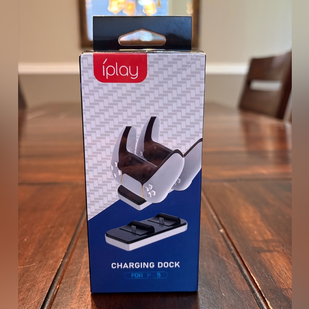 iPlay Charging Dock for PS5 - Black and White